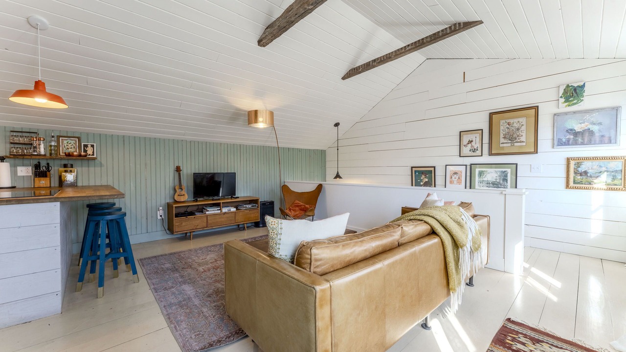 Photo of Livingroom in Kingston