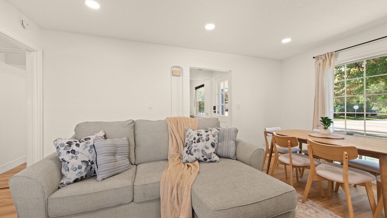 Photo of Livingroom in Euclid