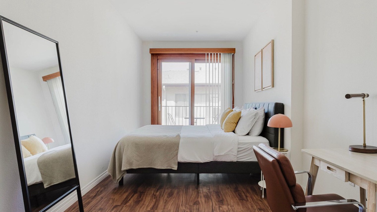 Photo of Bedroom in Little Armenia