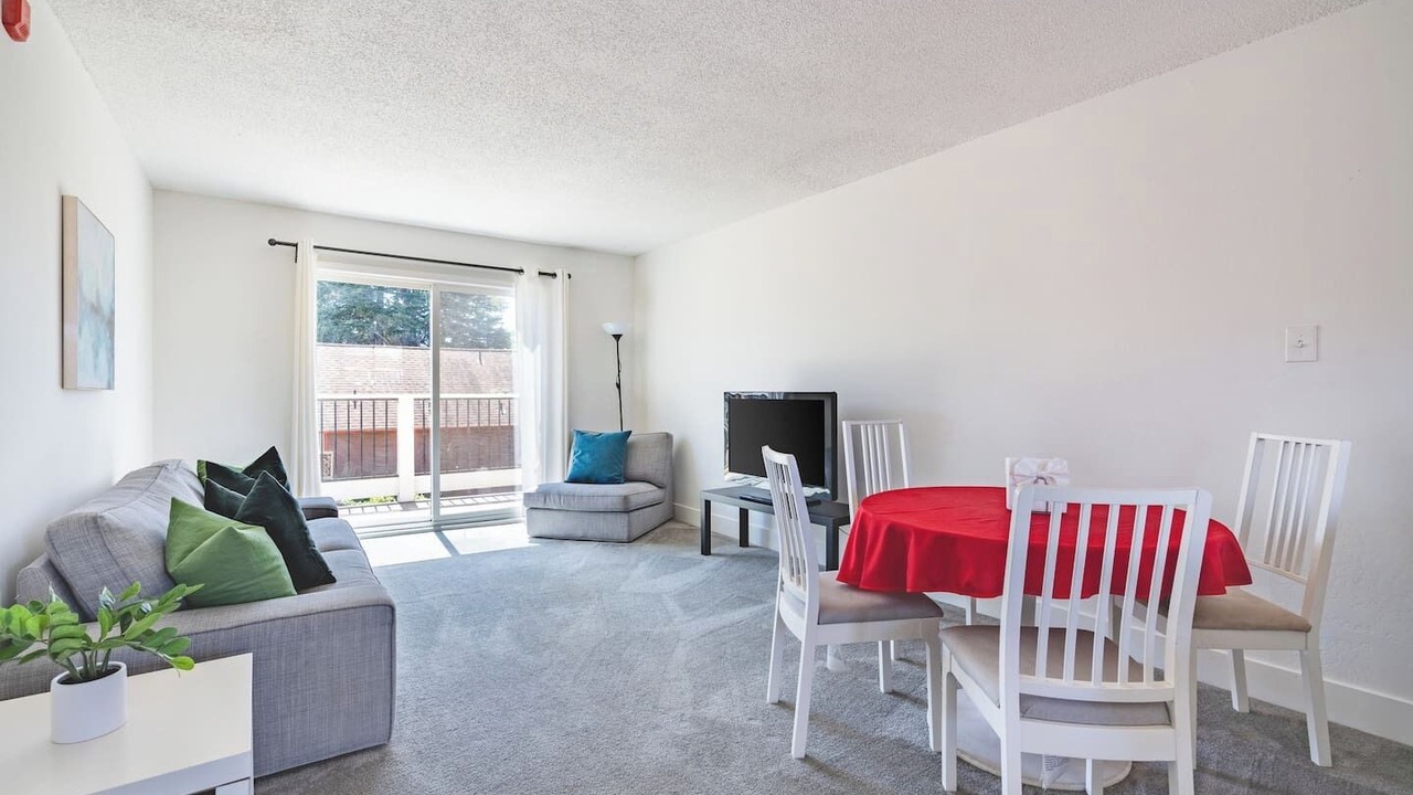 Photo of Livingroom in Central Berkeley