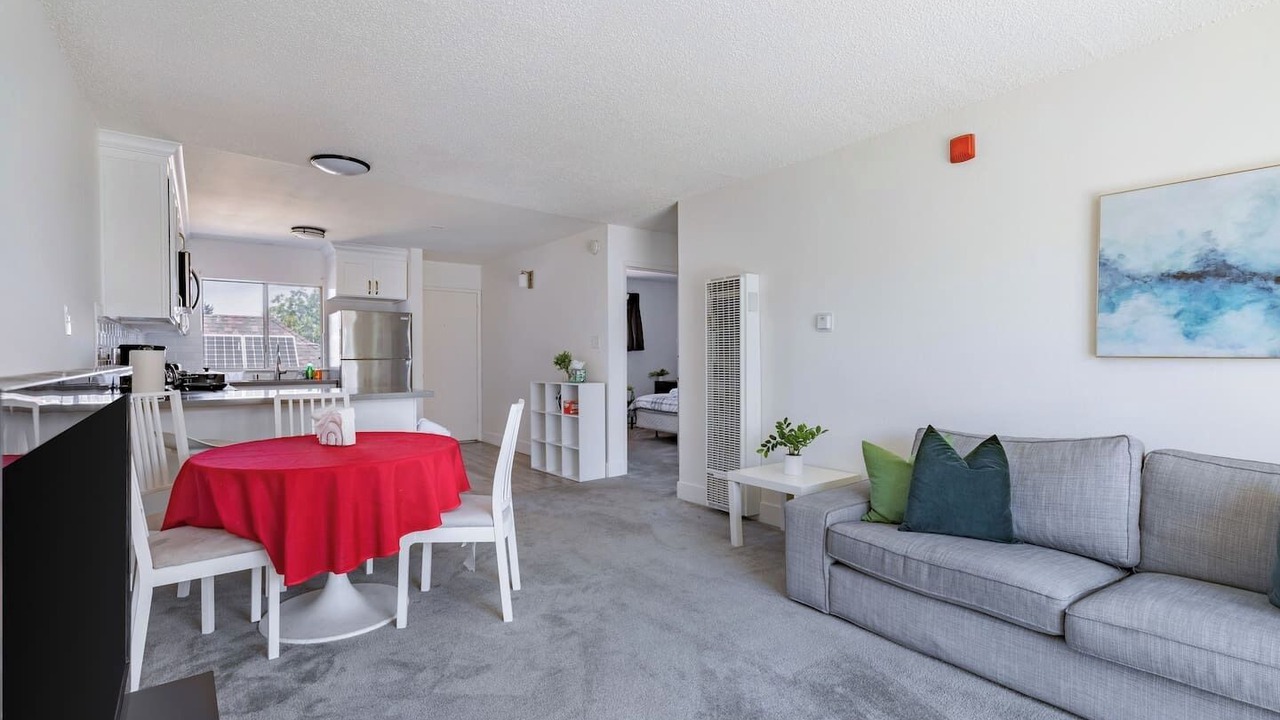 Photo of Livingroom in Central Berkeley
