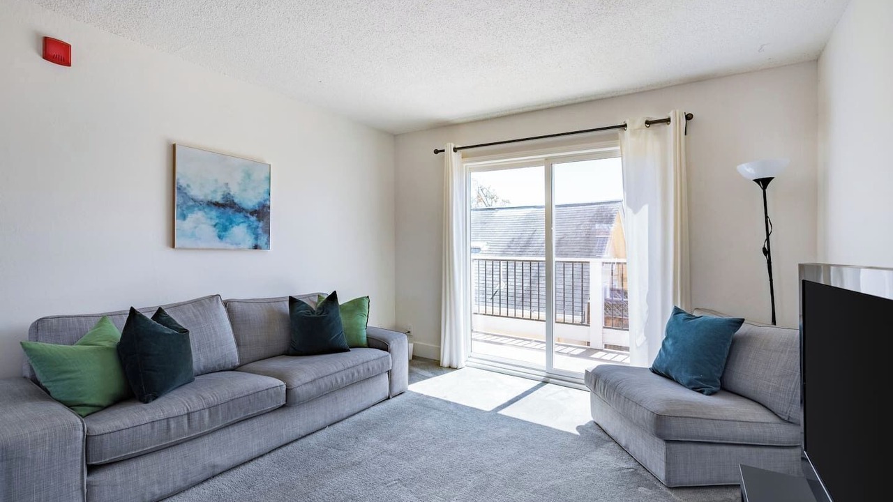 Photo of Livingroom in Central Berkeley