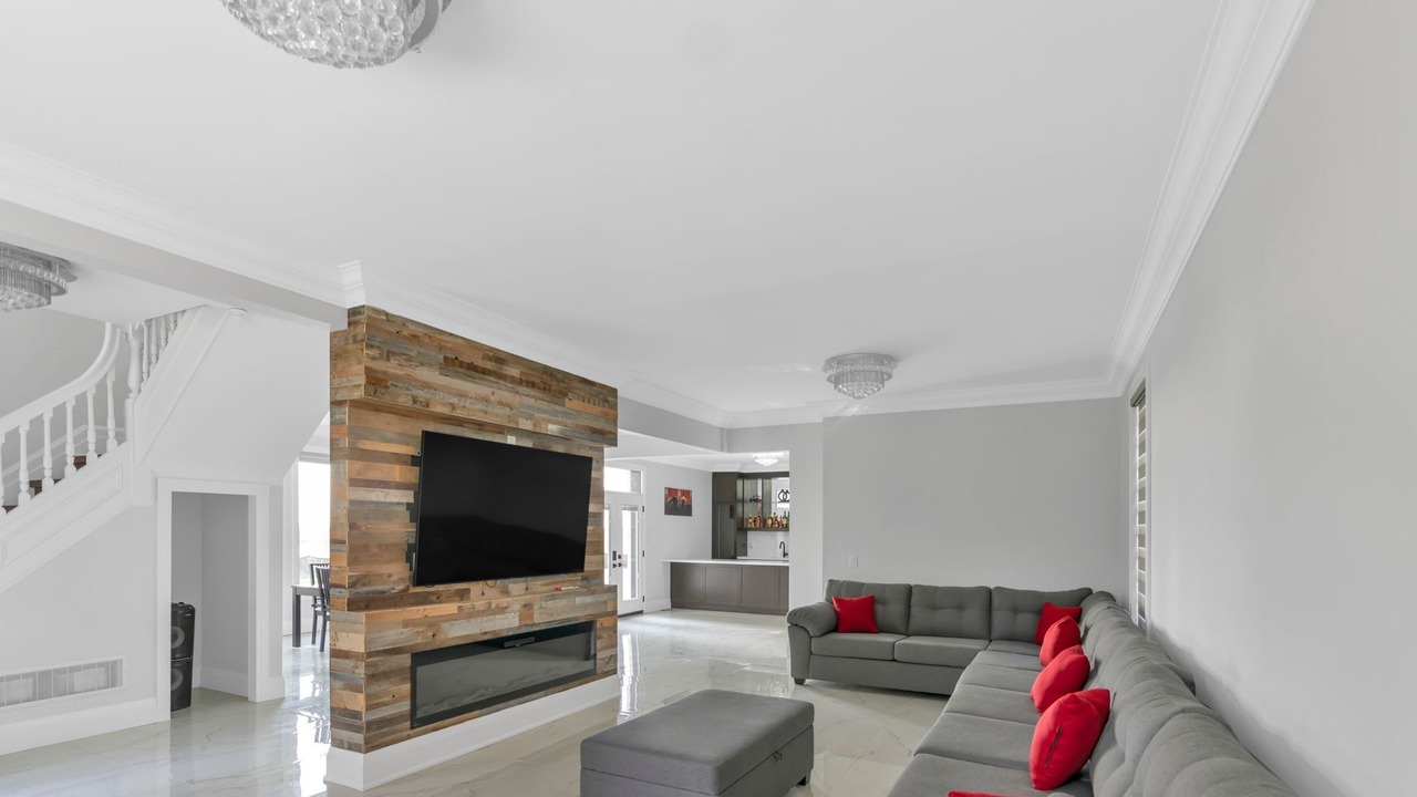 Photo of Livingroom in Halton Regional Municipality