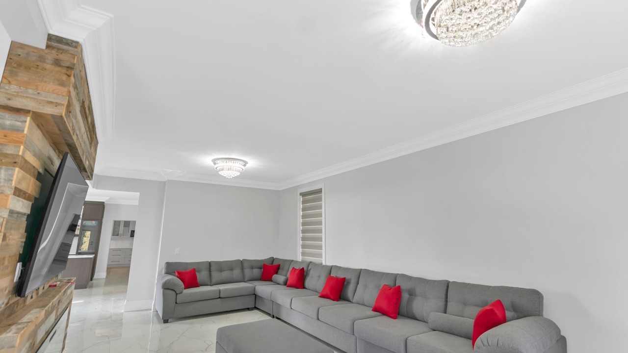 Photo of Livingroom in Halton Regional Municipality