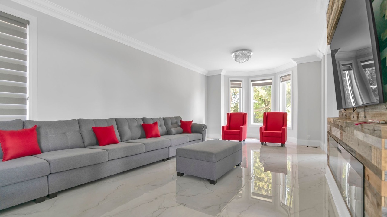 Photo of Livingroom in Halton Regional Municipality
