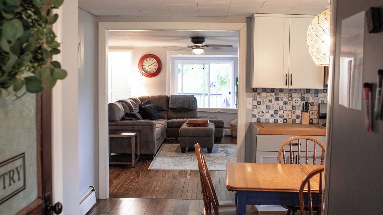 Photo of Livingroom in Russell