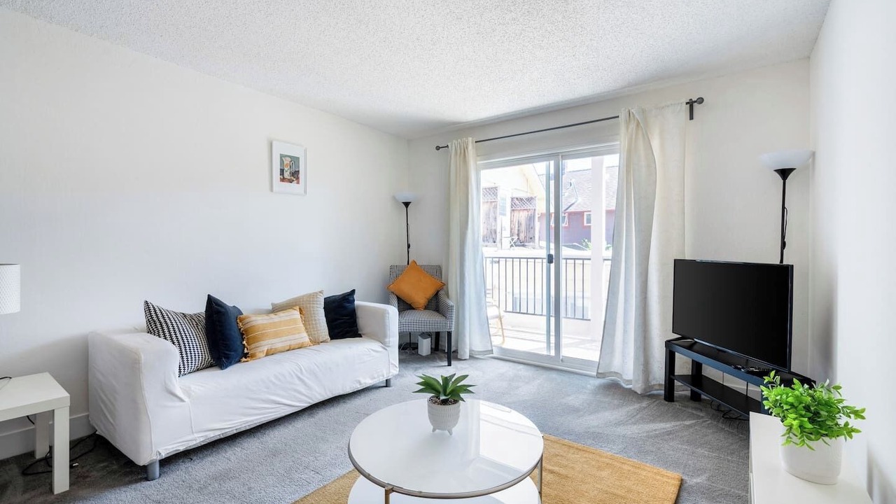 Photo of Livingroom in Central Berkeley
