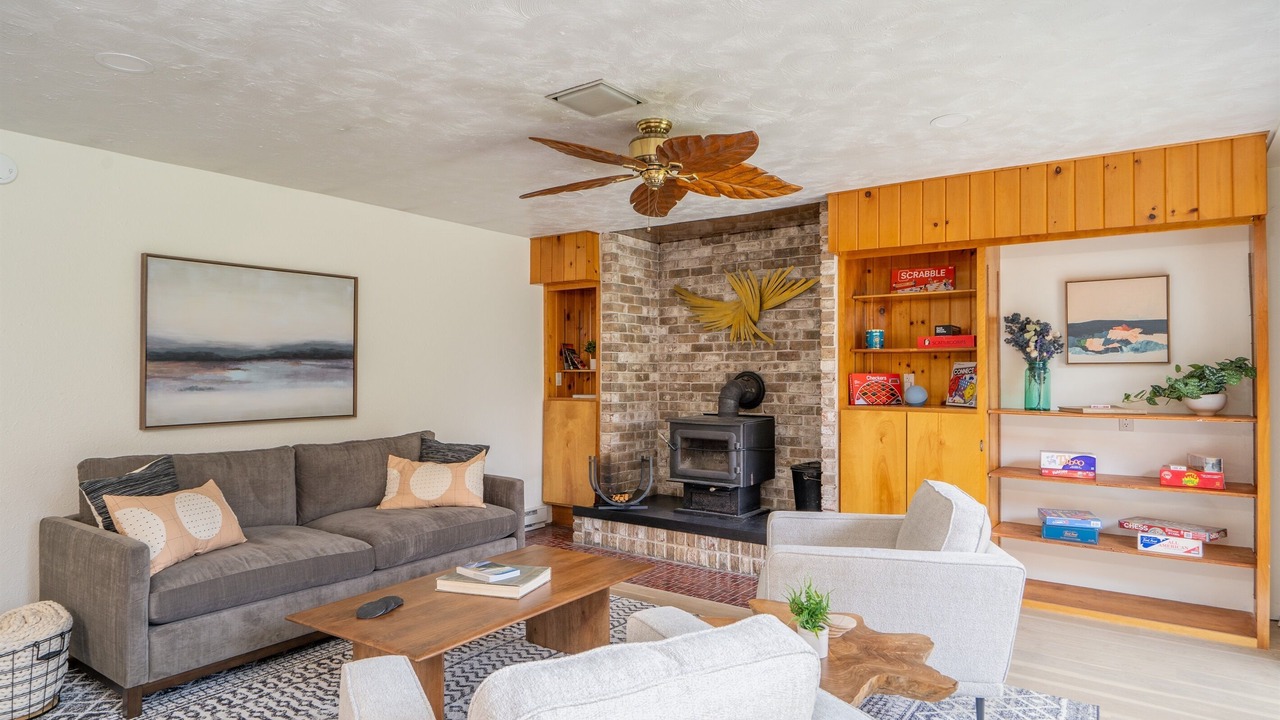 Photo of Livingroom in Scottsburg