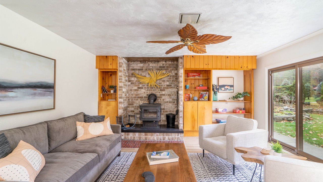 Photo of Livingroom in Scottsburg