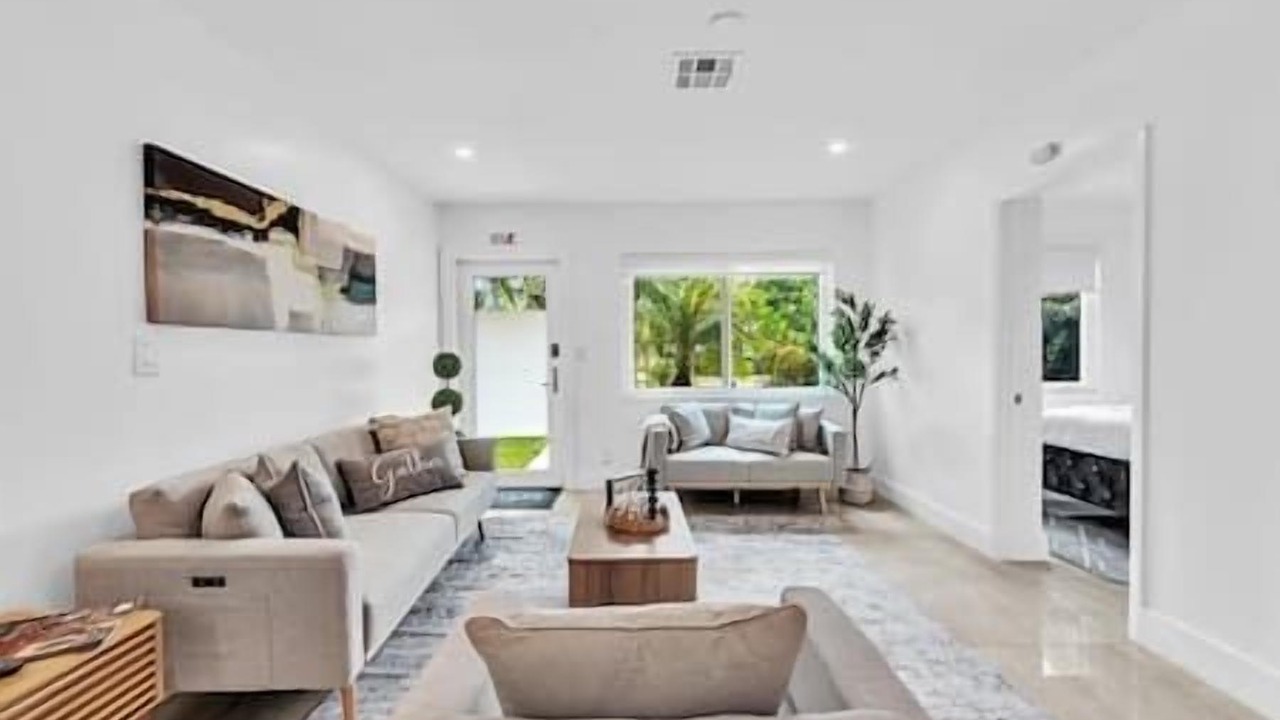 Photo of Livingroom in Middle River Terrace