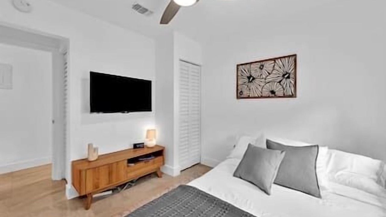 Photo of Bedroom in Middle River Terrace
