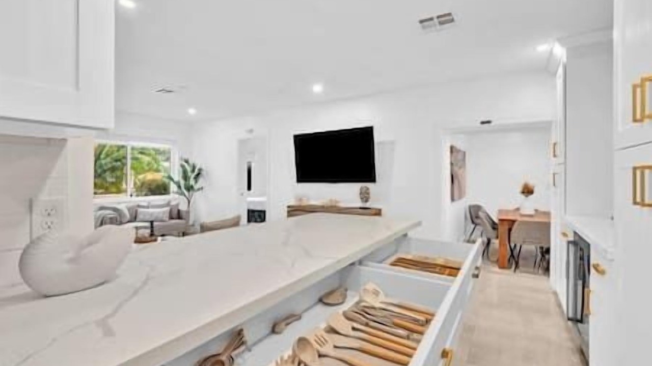 Photo of Livingroom in Middle River Terrace