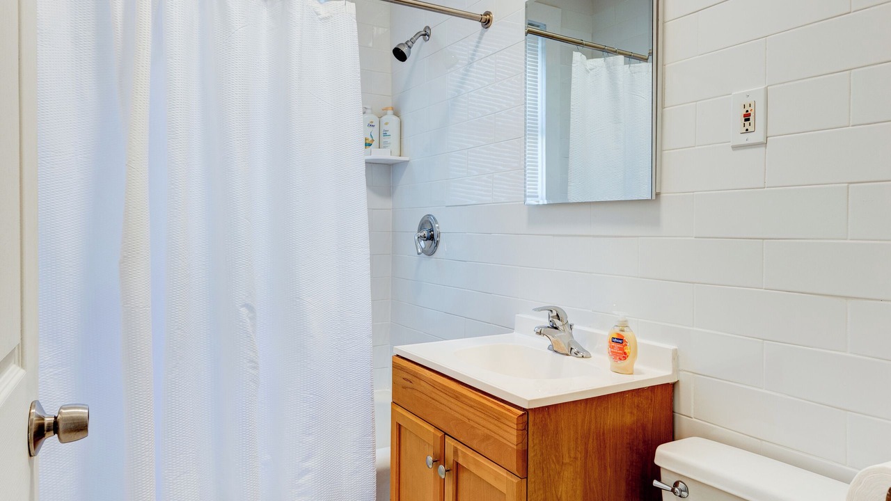 Photo of Bathroom in Teaneck