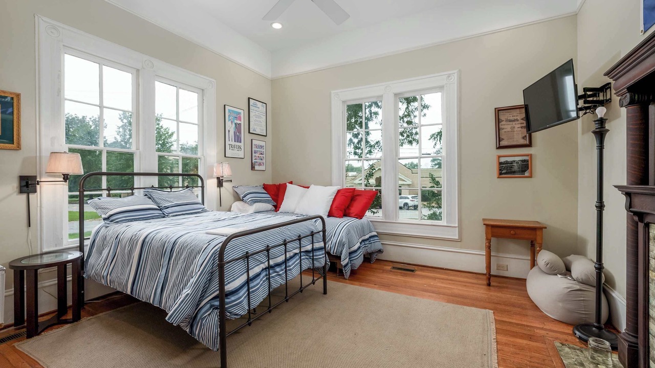 Photo of Bedroom in Northport