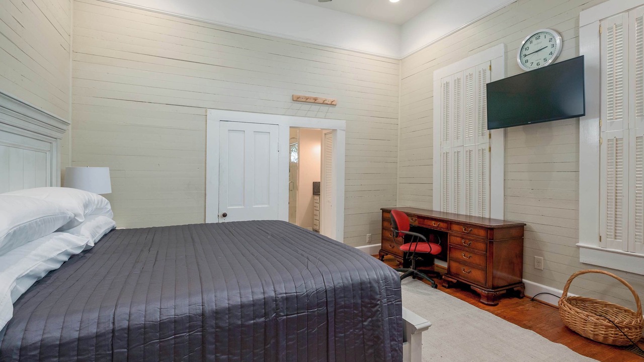 Photo of Bedroom in Northport