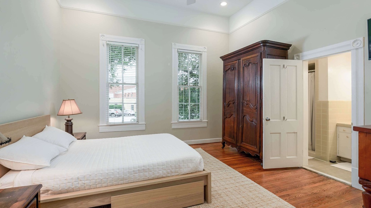 Photo of Bedroom in Northport