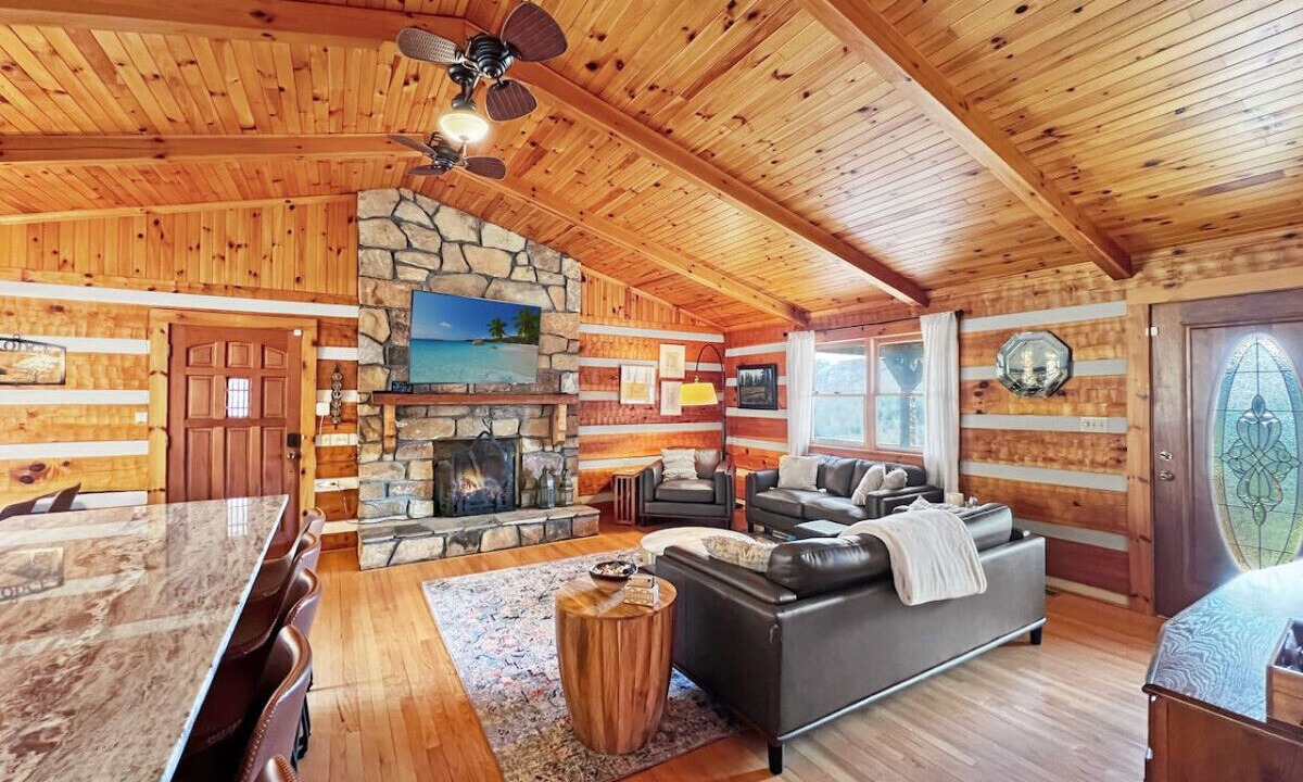 Photo of Livingroom in Wilkesboro