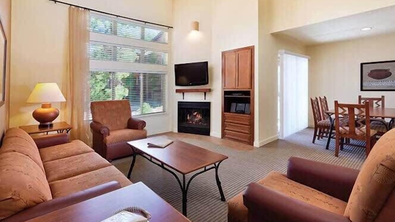 Photo of Livingroom in Round Hill Village