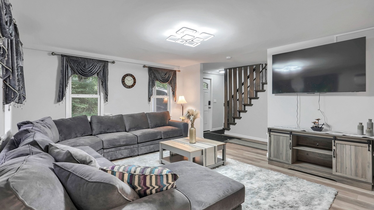Photo of Livingroom in Middle Hope