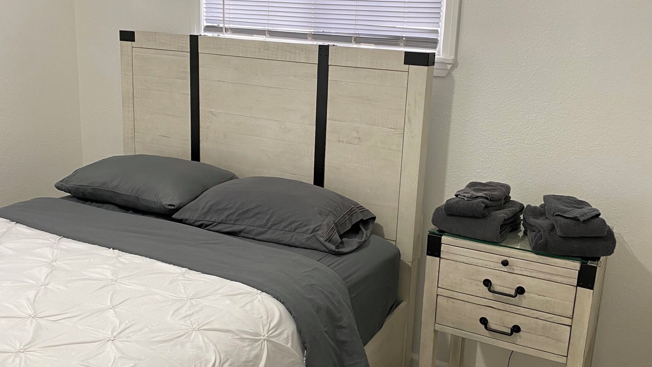 Photo of Bedroom in Midway City