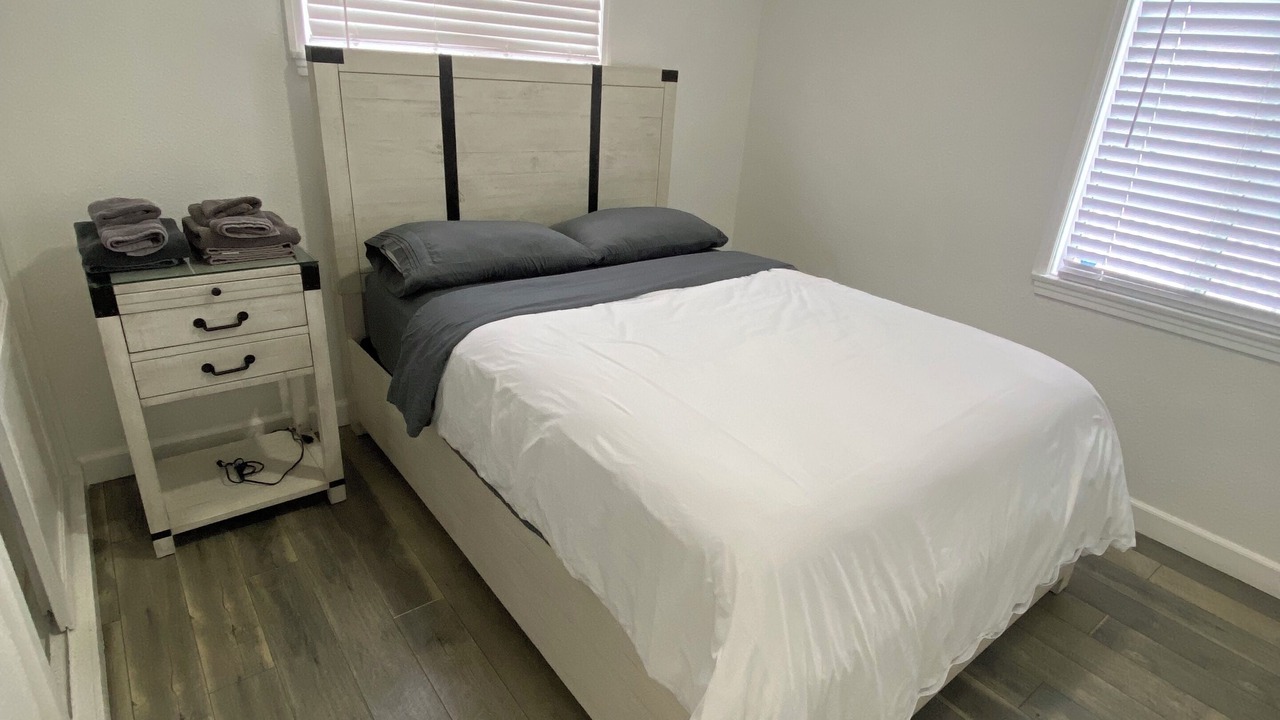 Photo of Bedroom in Midway City
