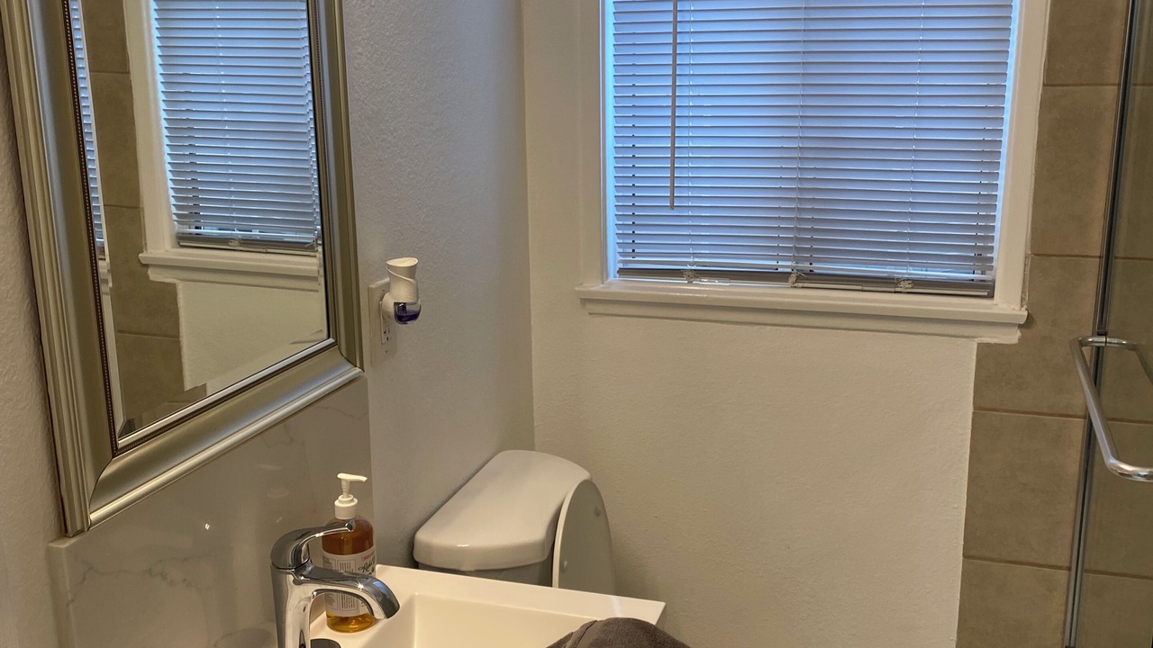 Photo of Bathroom in Midway City