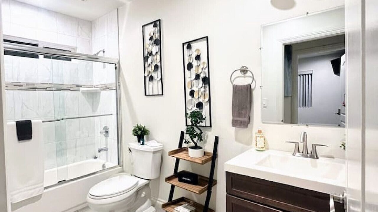 Photo of Bathroom in Los Angeles