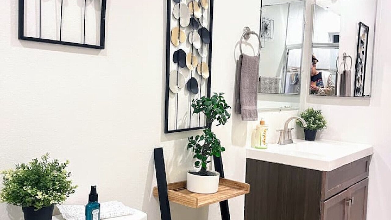 Photo of Bathroom in Los Angeles