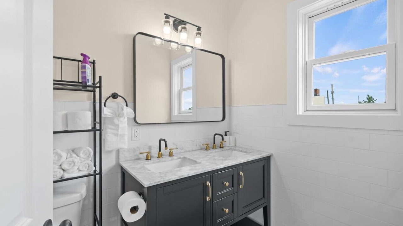 Photo of Bathroom in Communipaw