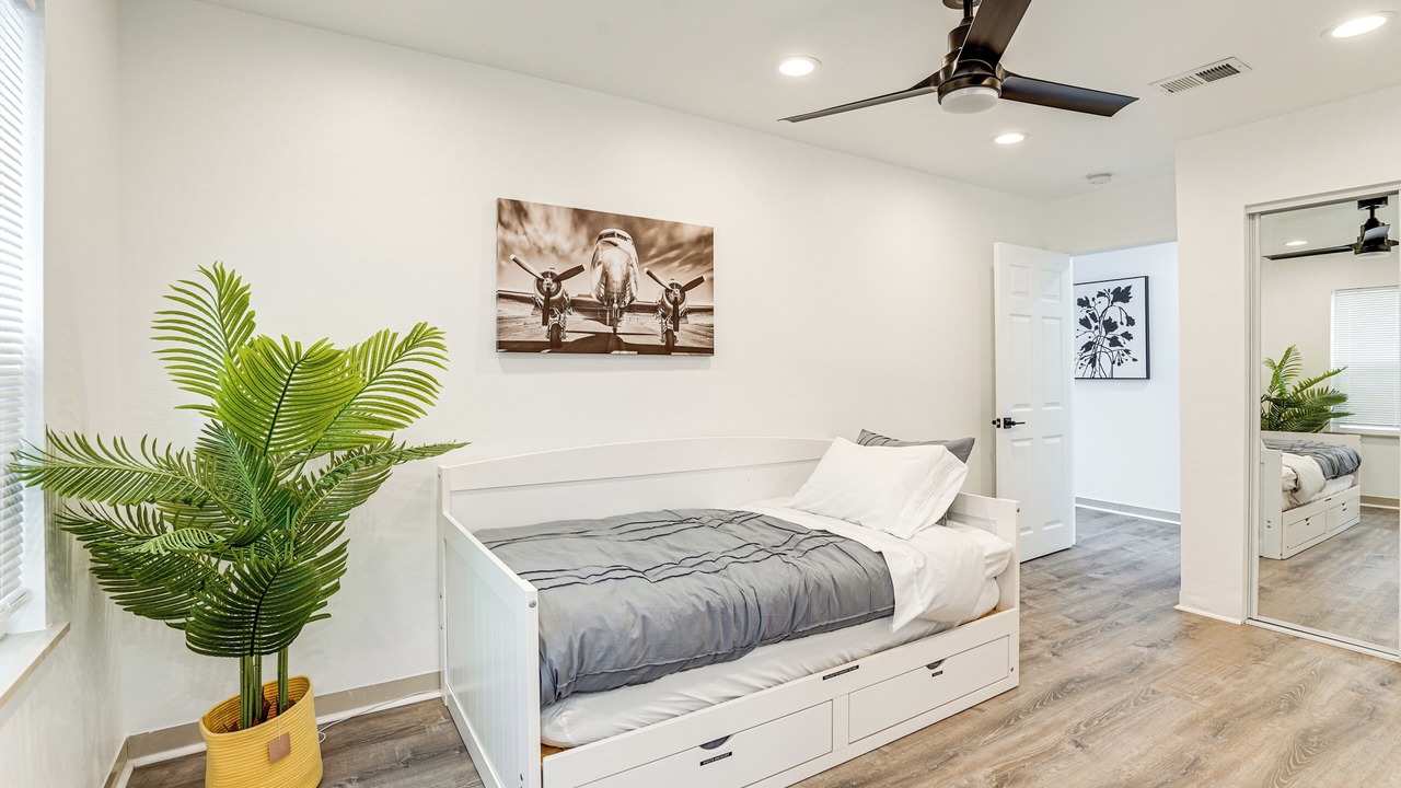 Photo of Bedroom in West Alameda