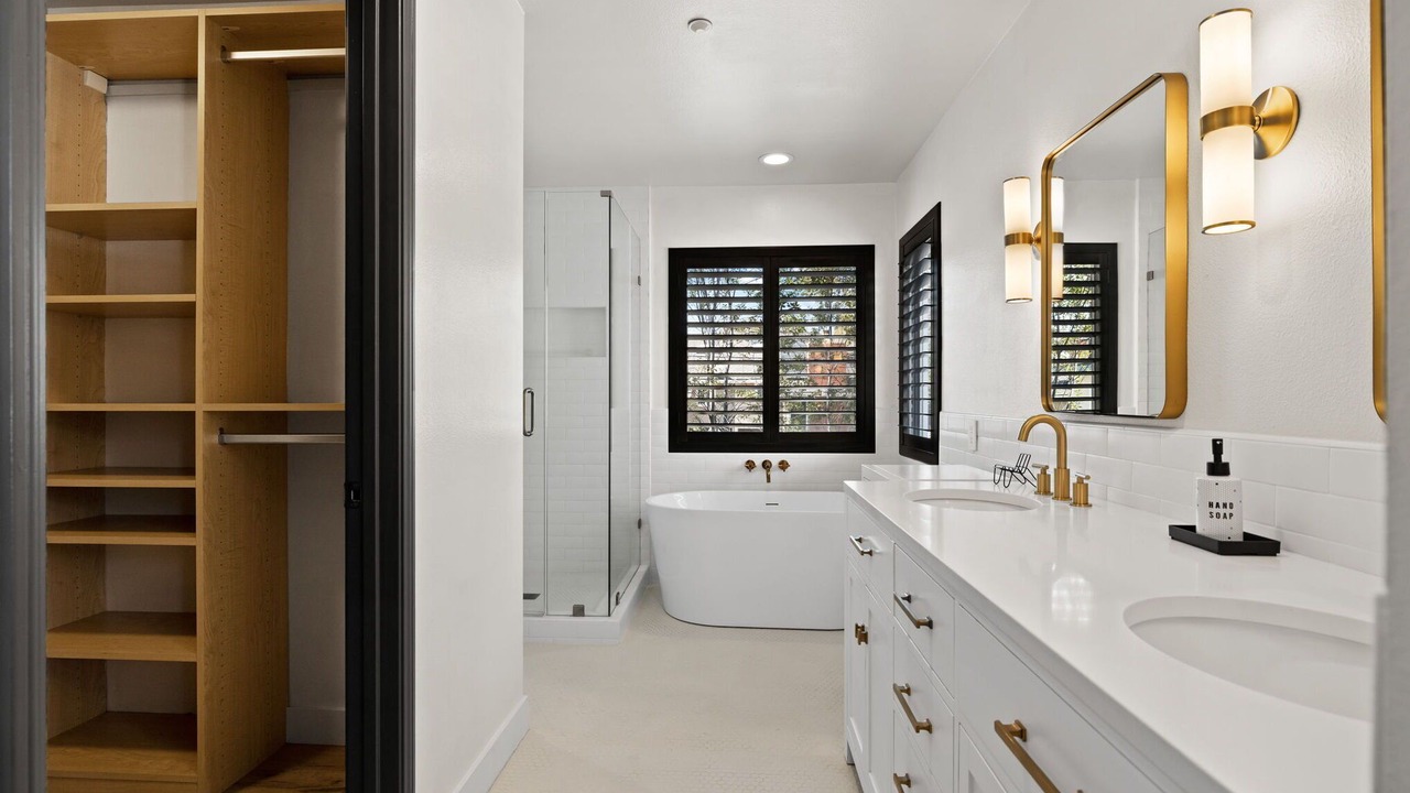 Photo of Bathroom in East Side Costa Mesa