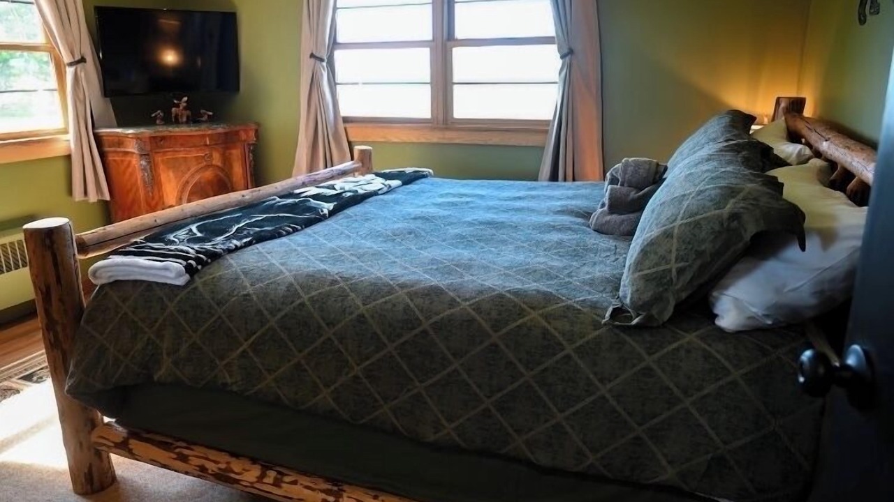 Photo of Bedroom in Conneaut
