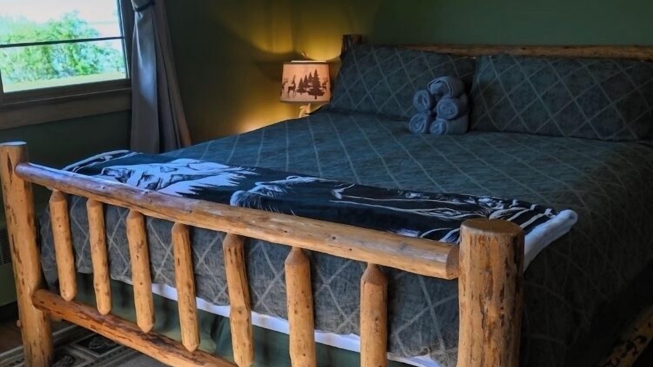 Photo of Bedroom in Conneaut