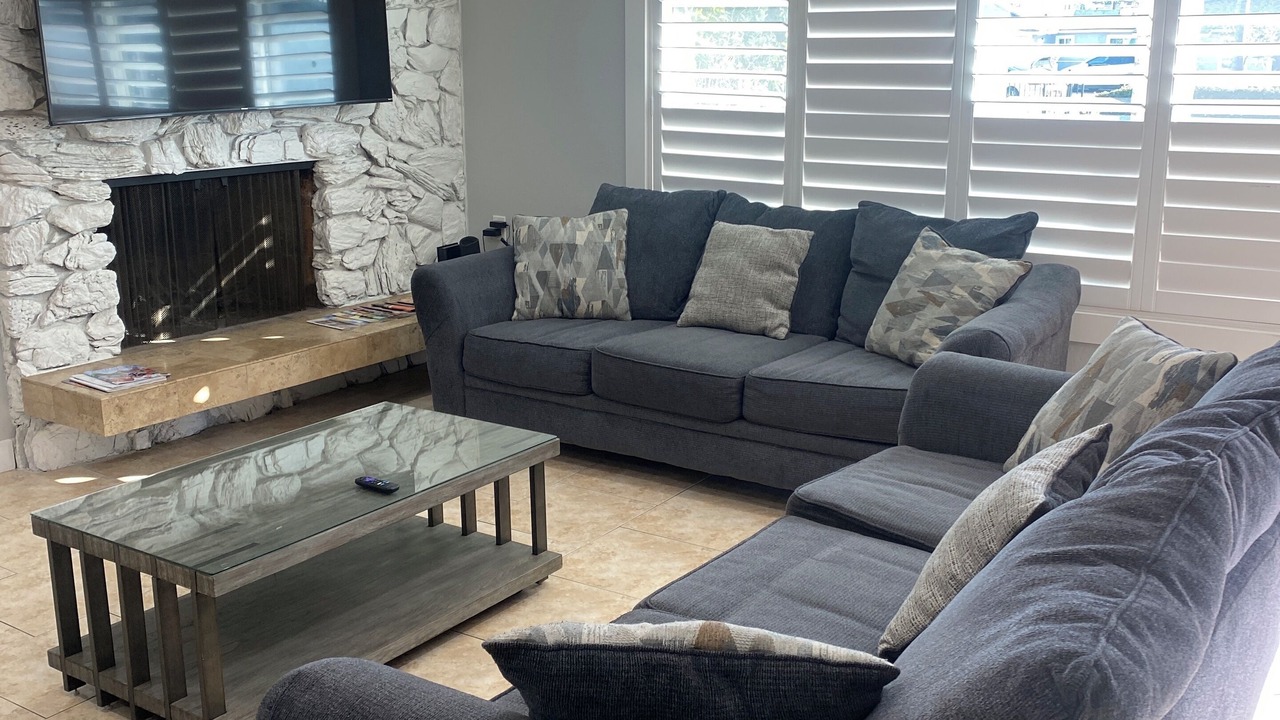 Photo of Livingroom in Midway City