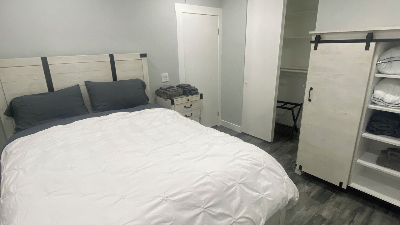 Photo of Bedroom in Midway City