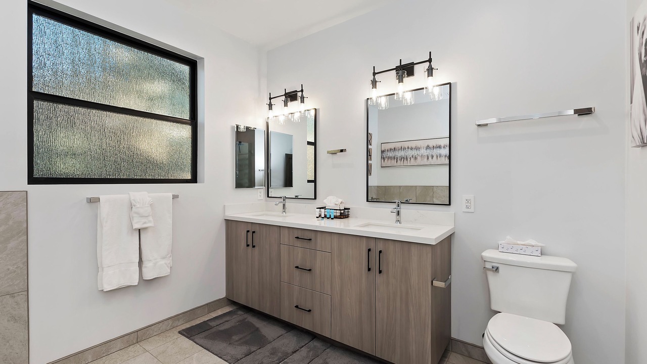Photo of Bathroom in Summit Estates
