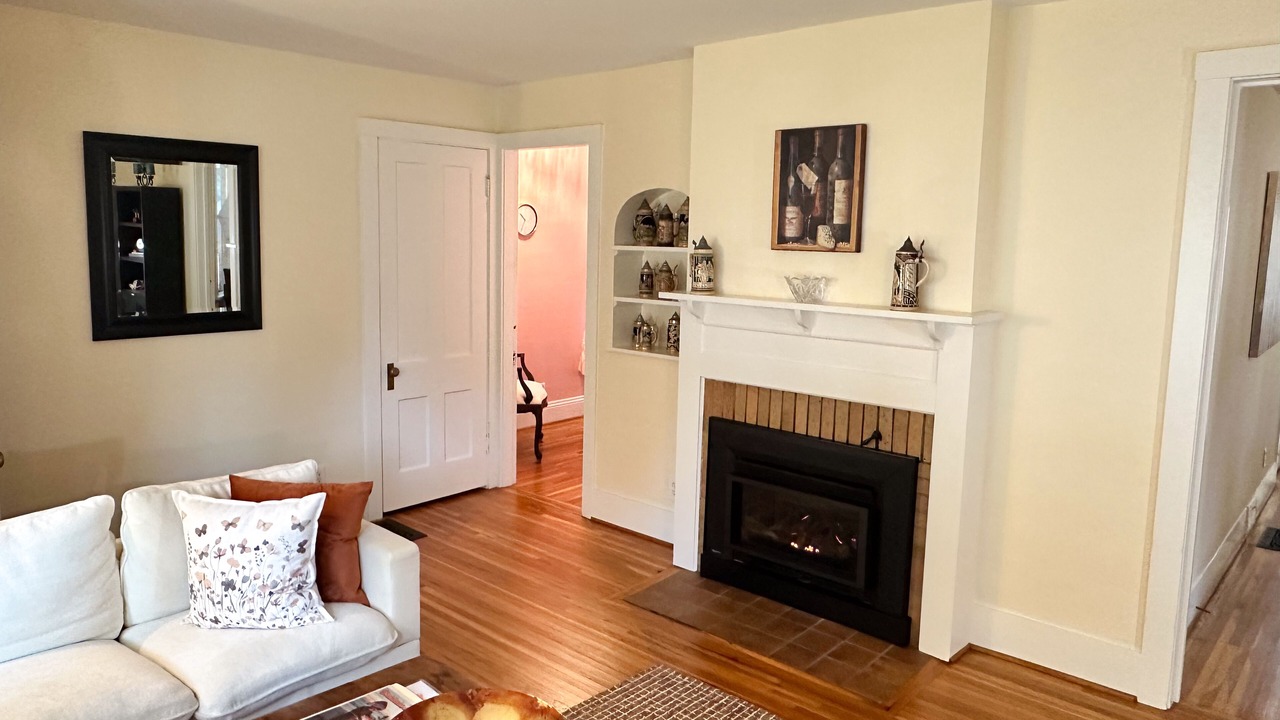 Photo of Livingroom in East Aurora