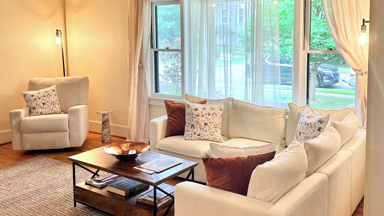 Photo of Livingroom in East Aurora