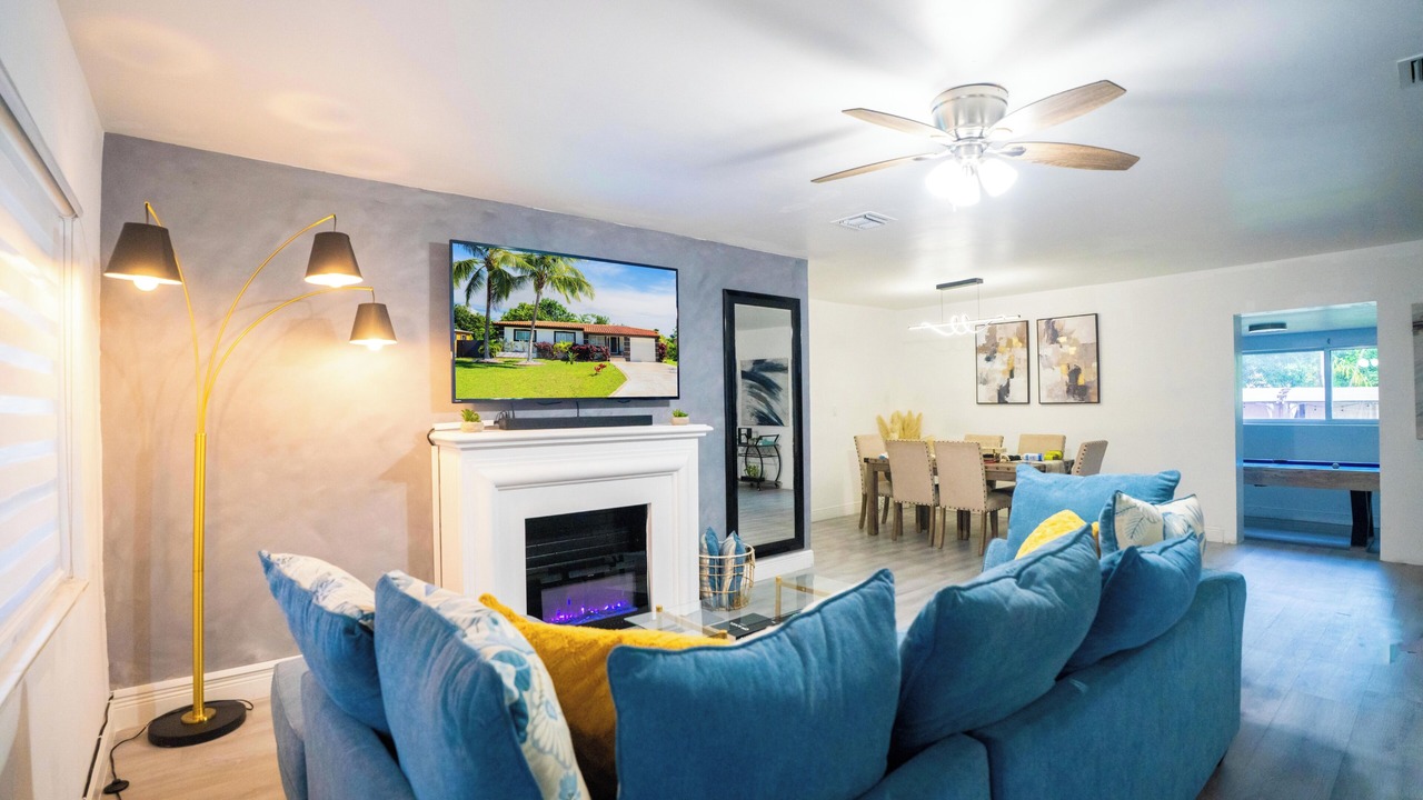 Photo of Livingroom in Golden Glades