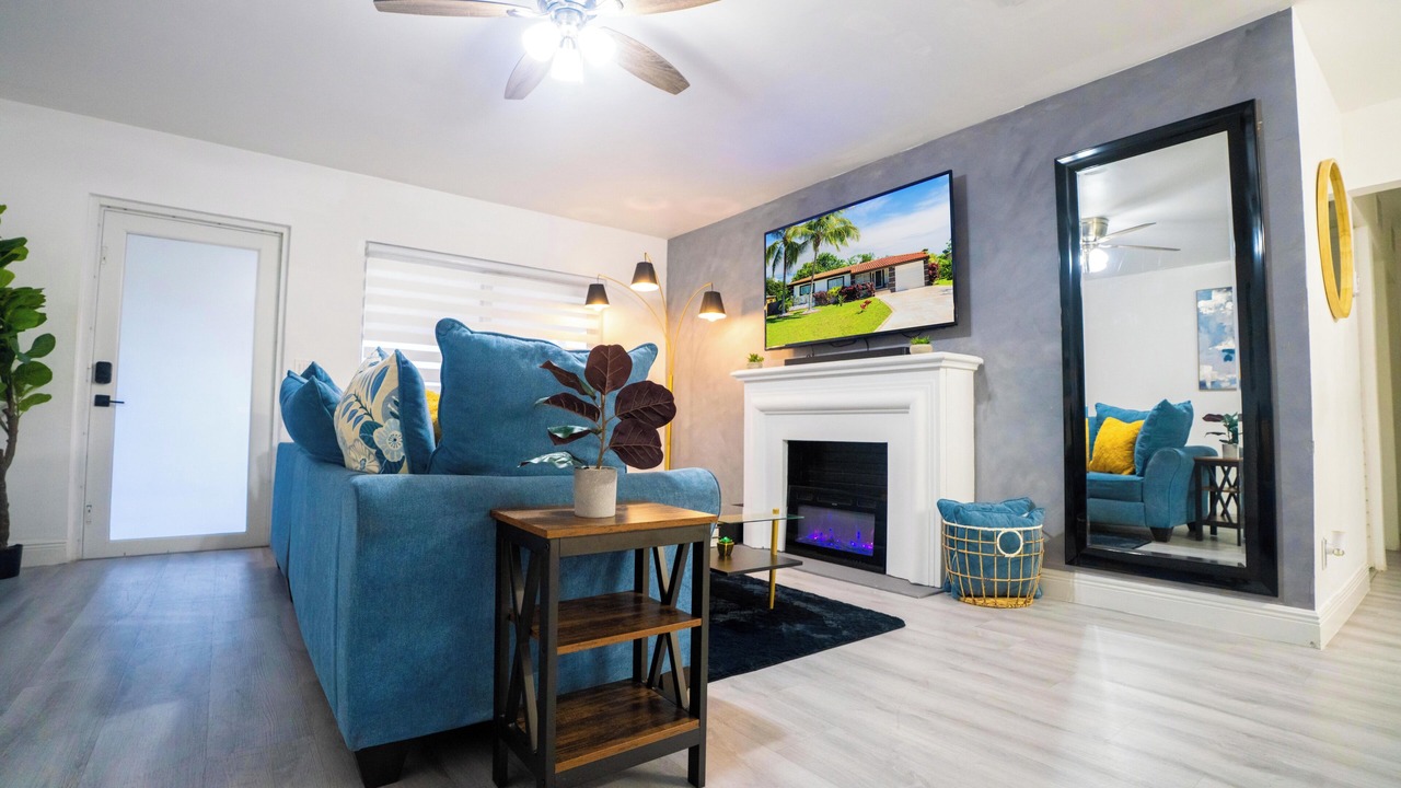 Photo of Livingroom in Golden Glades