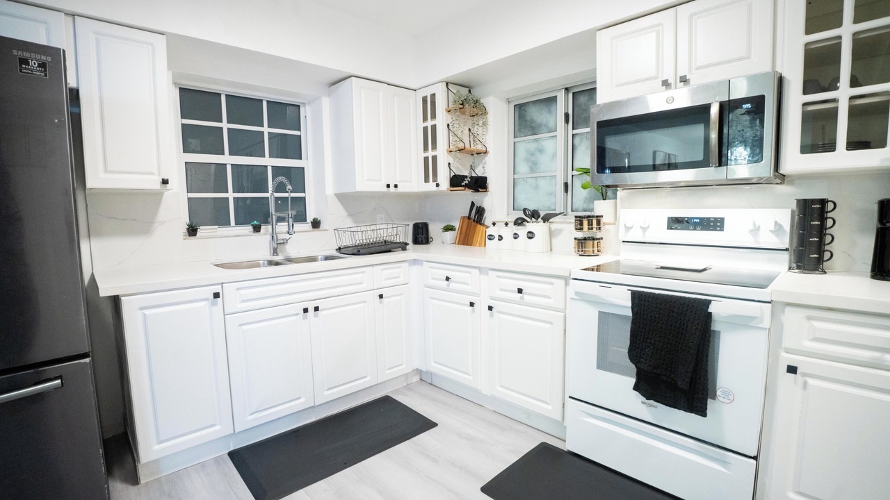 Photo of Kitchen in Golden Glades