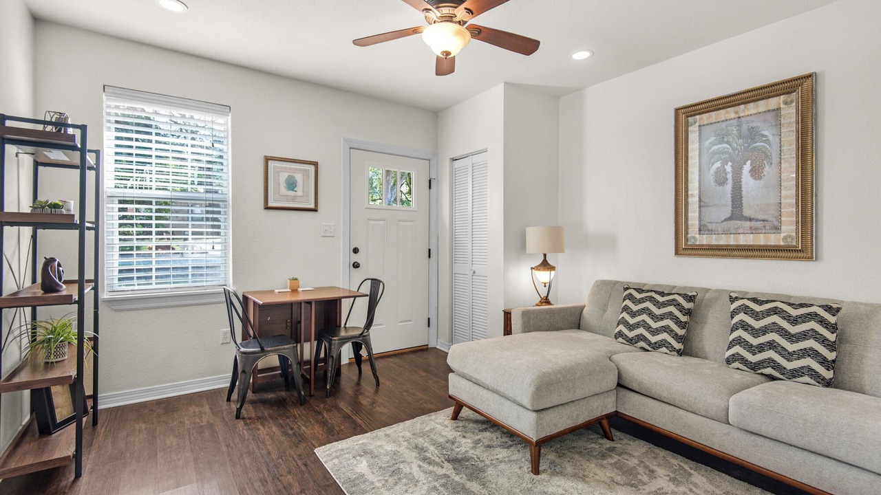 Photo of Livingroom in East Pensacola Heights