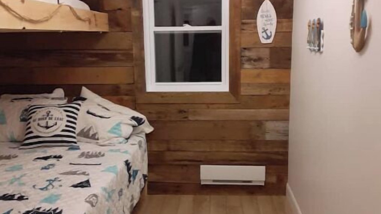 Photo of Bedroom in Asbestos