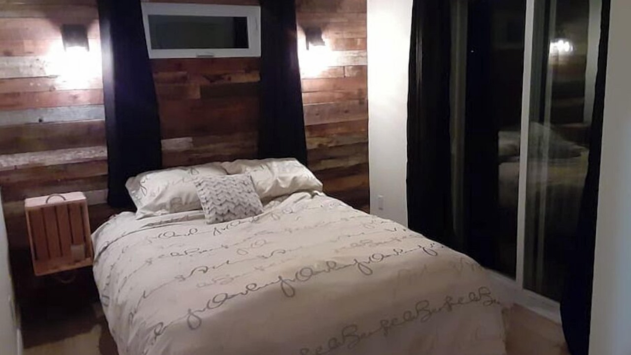 Photo of Bedroom in Asbestos