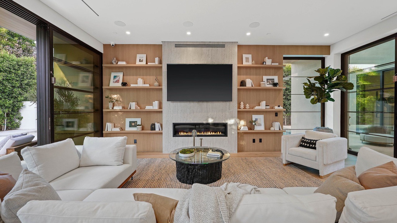 Photo of Livingroom in Valley Village