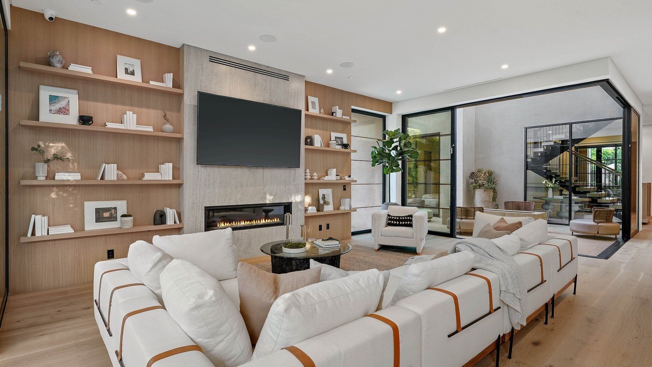 Photo of Livingroom in Valley Village