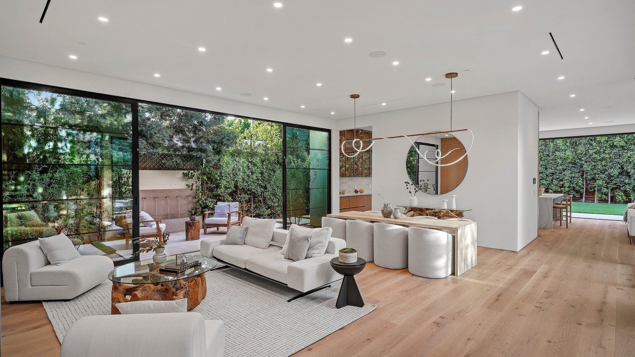 Photo of Livingroom in Valley Village