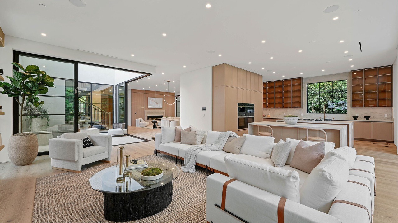 Photo of Livingroom in Valley Village