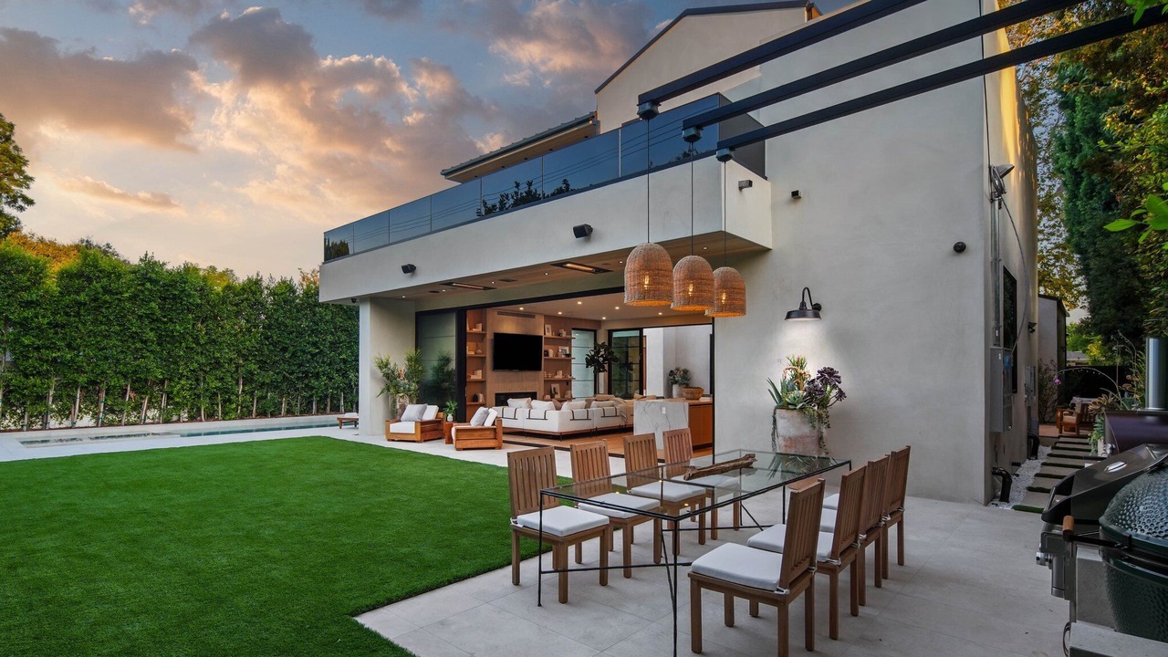 Photo of Outdoor in Valley Village