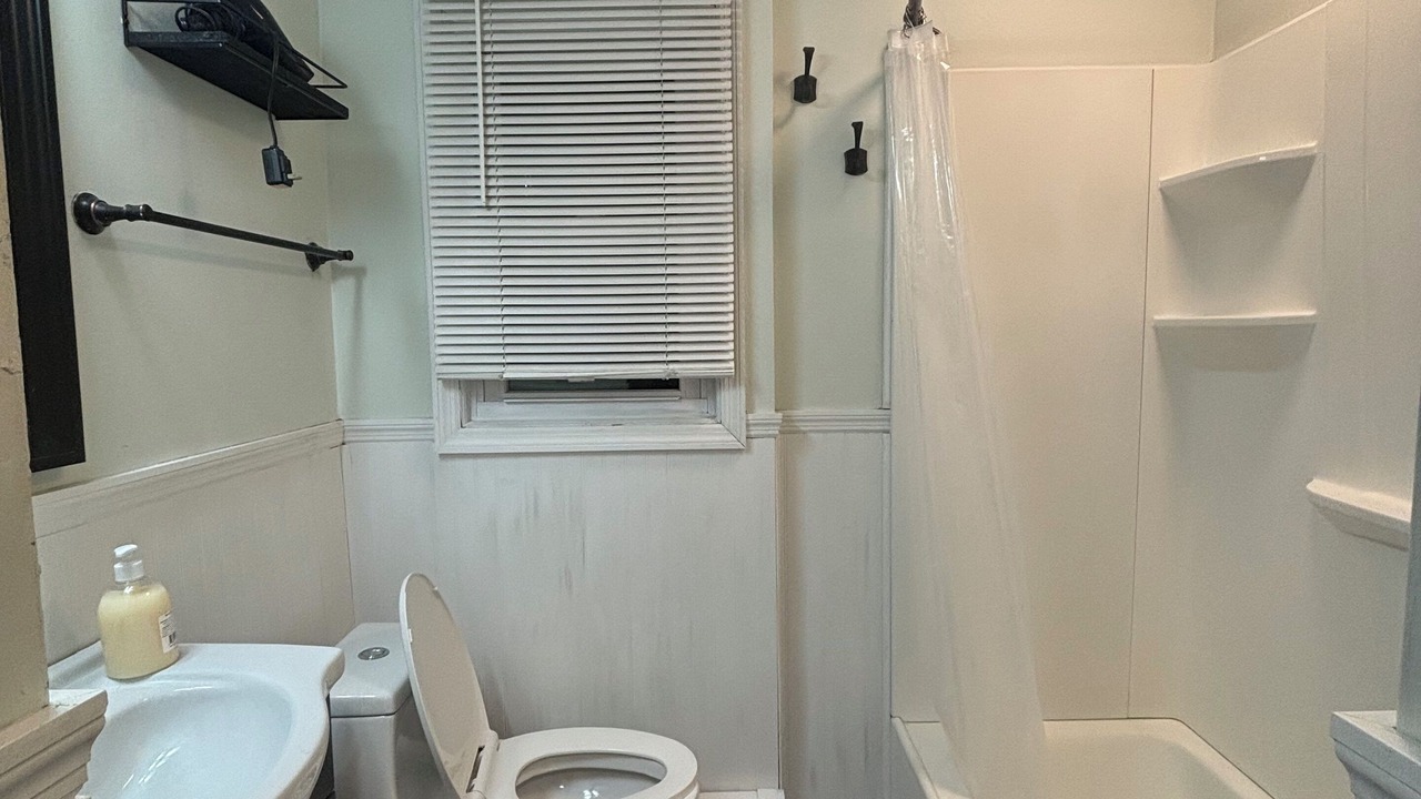 Photo of Bathroom in Hopelawn
